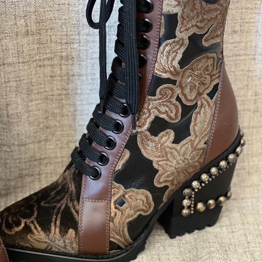 Chloe Like New Velvet Lace Up Boots